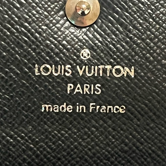 Louis Vuitton 6 Key Holder - Picture 2 of 12